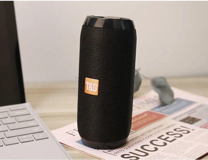 Caixa de Som Portátil Sem Fio Bluetooth Subwoofer Outdoor à Prova d'Água Alto-falante Estéreo Surround Suporte para Rádio FM e TF